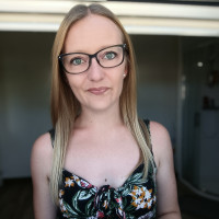 Elodie vendeuse Younique